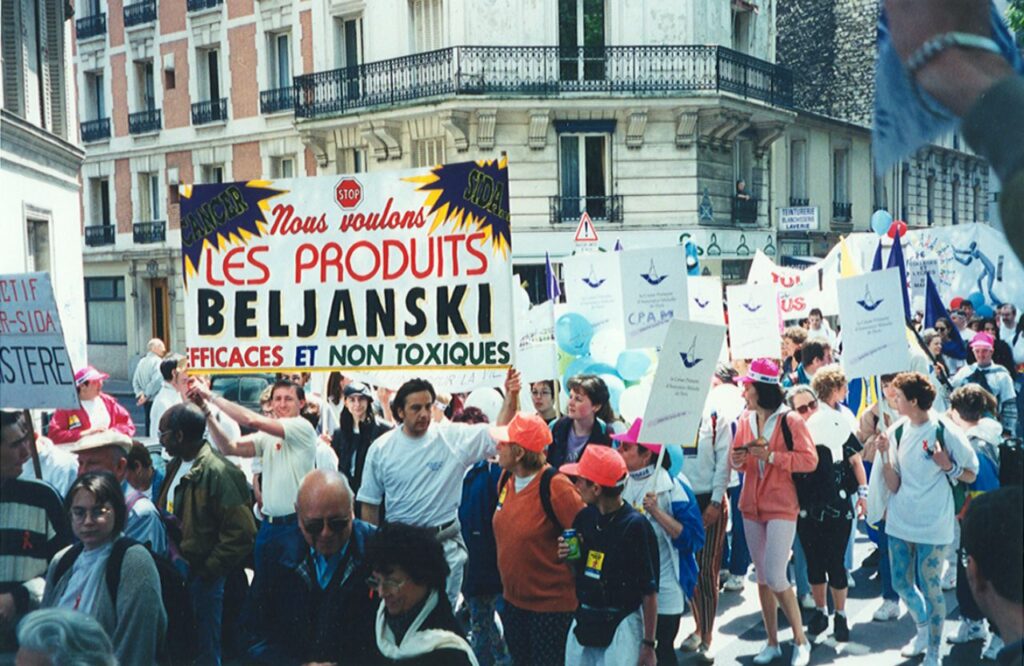 The judicial harassment continues against the researcher and many recovered patients, doctors and other supporters take to the streets to ask the Ministry of Health for clinical trials with Beljanski’s extracts